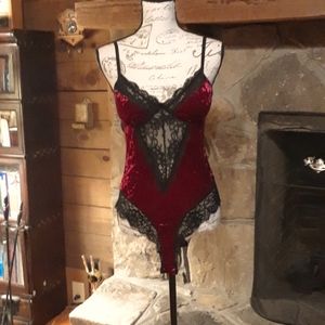 Crushed velvet & lace teddy